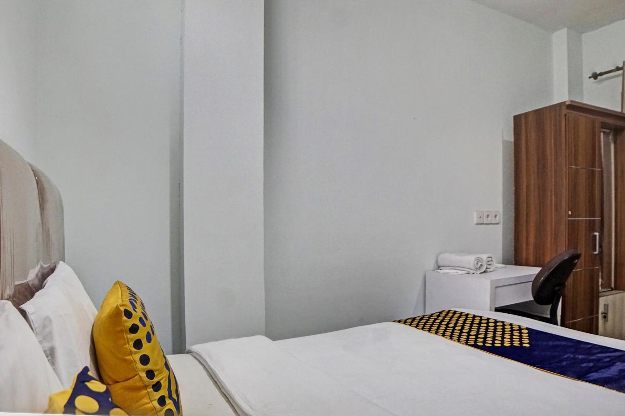 Spot On 92822 Finest House Near Amplas Bus Terminal Medan Extérieur photo