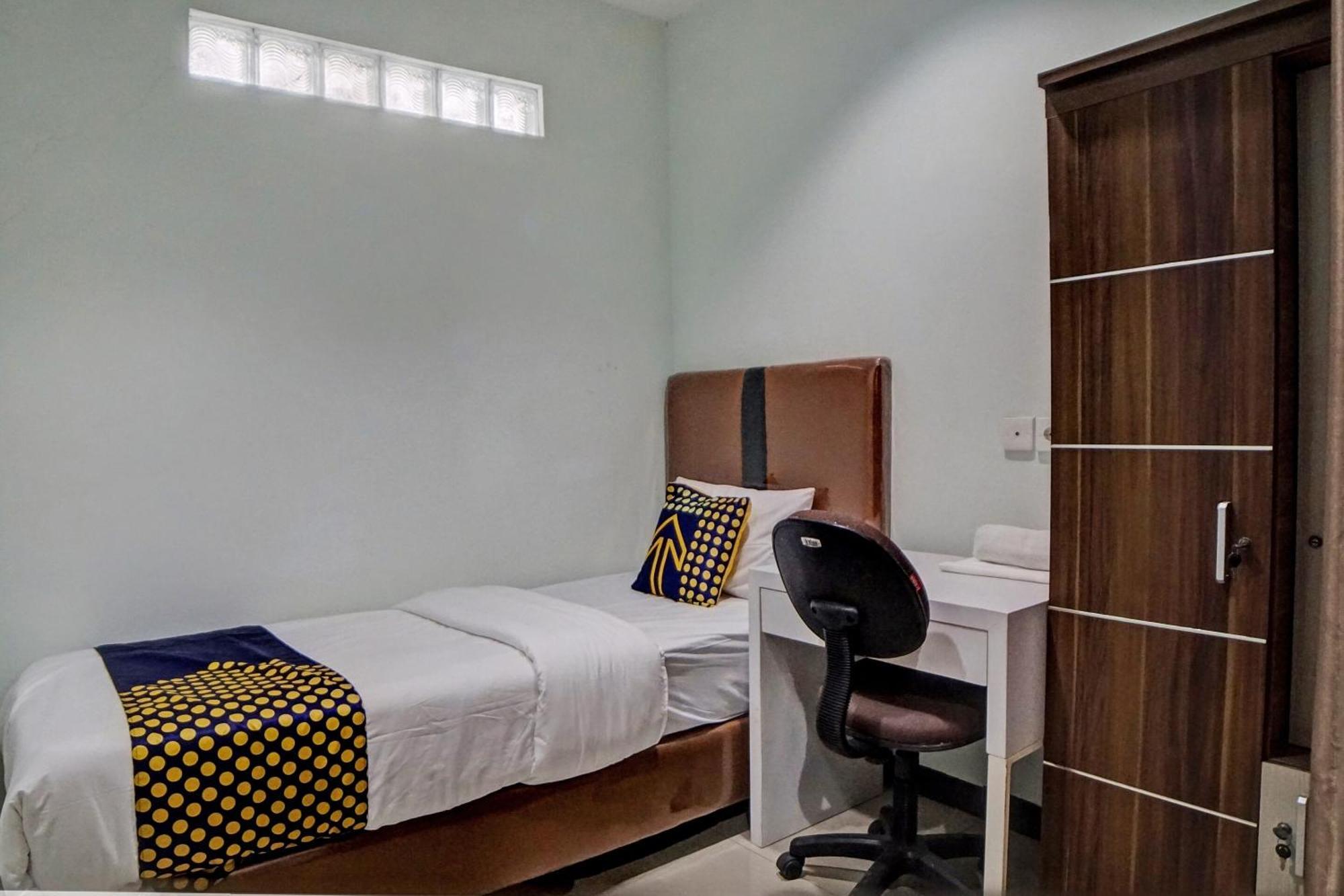 Spot On 92822 Finest House Near Amplas Bus Terminal Medan Extérieur photo