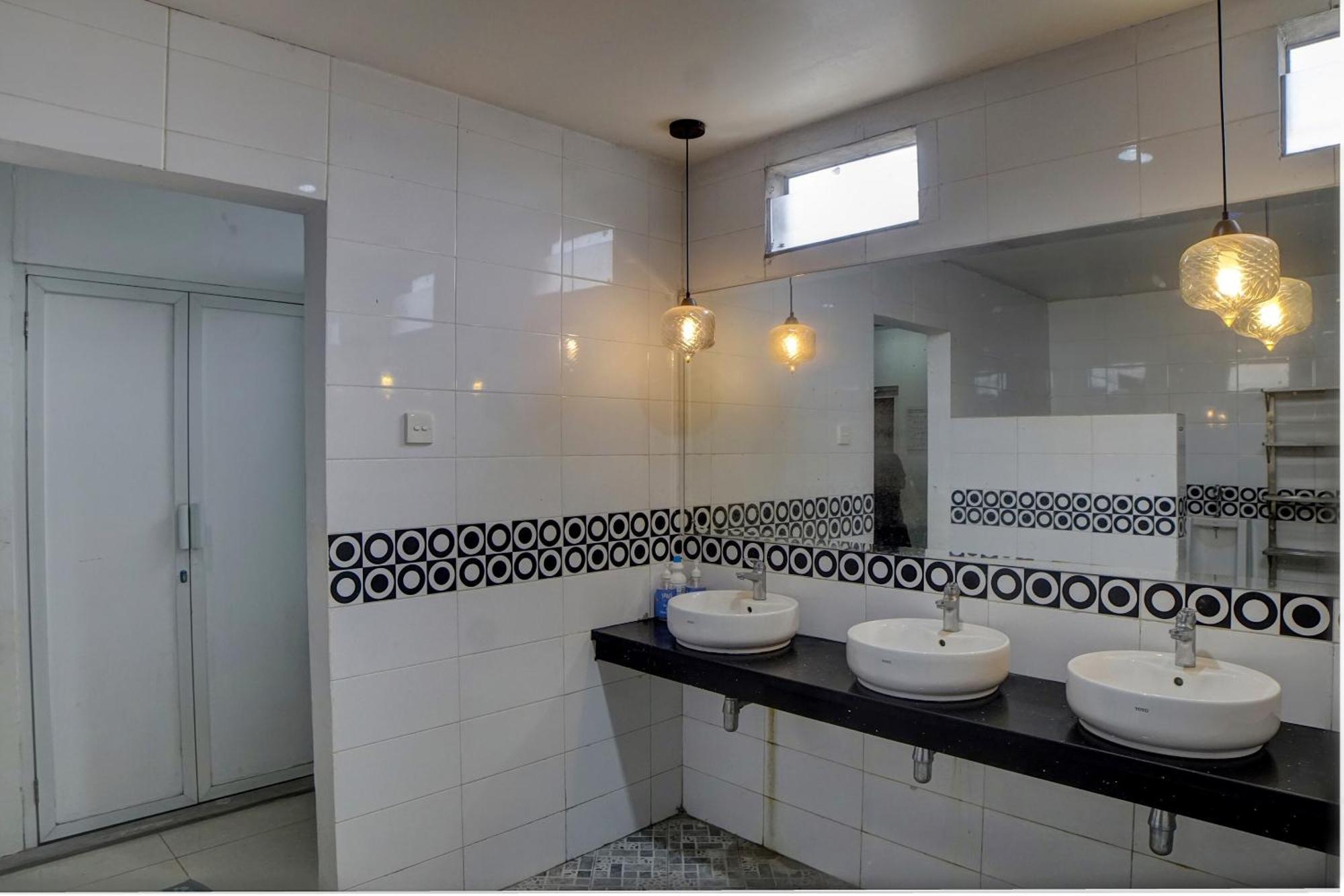 Spot On 92822 Finest House Near Amplas Bus Terminal Medan Extérieur photo