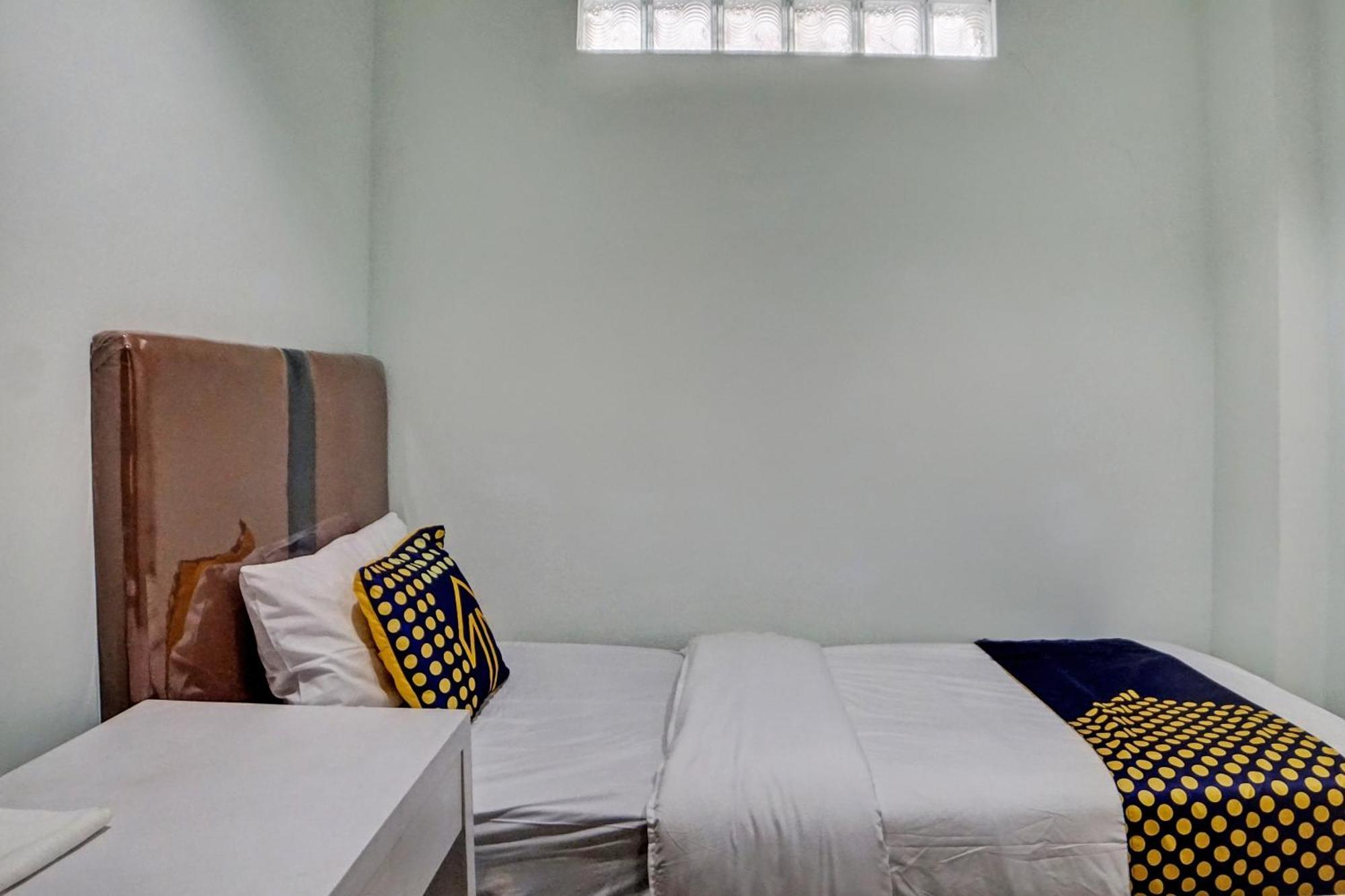 Spot On 92822 Finest House Near Amplas Bus Terminal Medan Extérieur photo