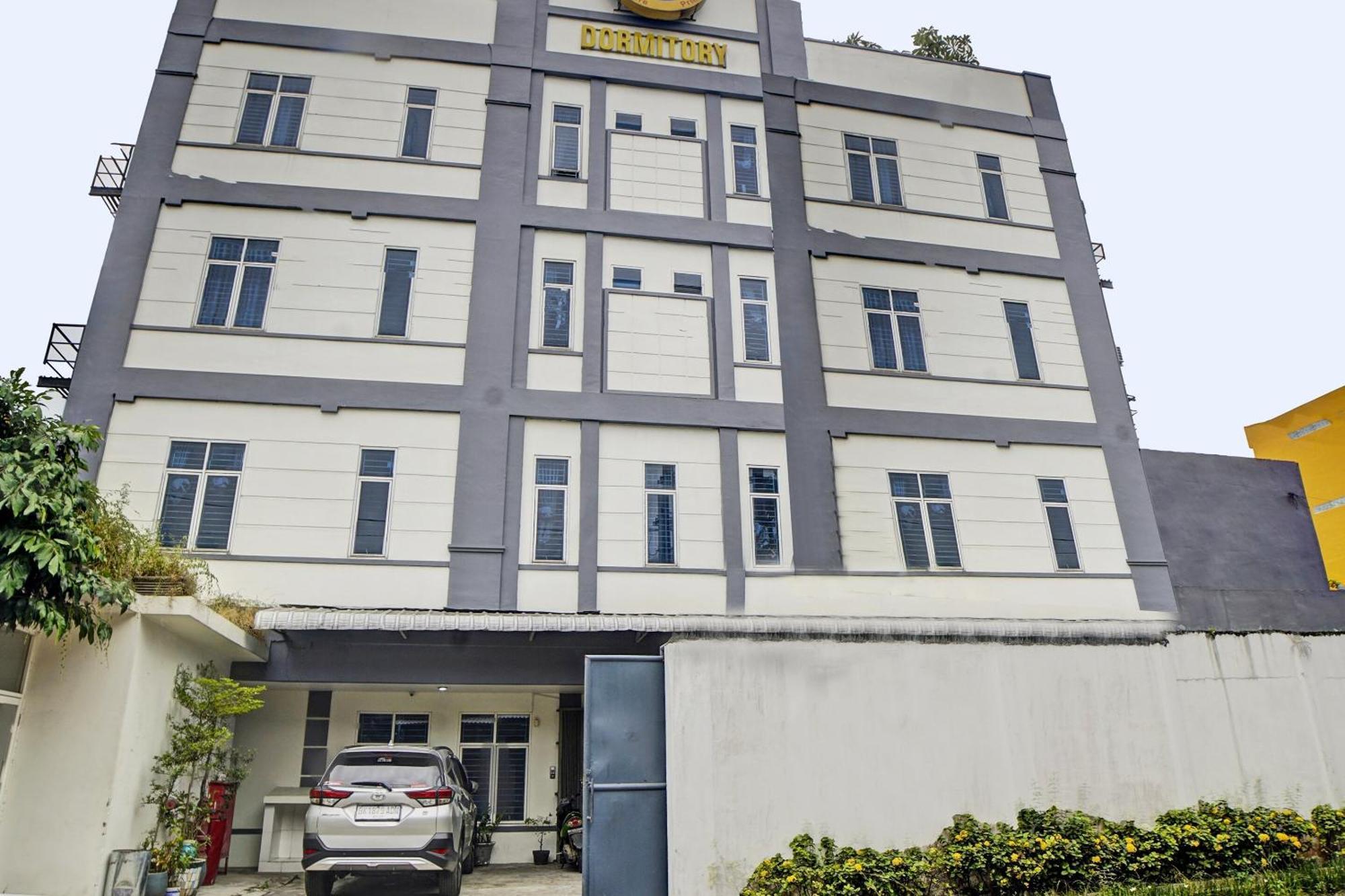 Spot On 92822 Finest House Near Amplas Bus Terminal Medan Extérieur photo
