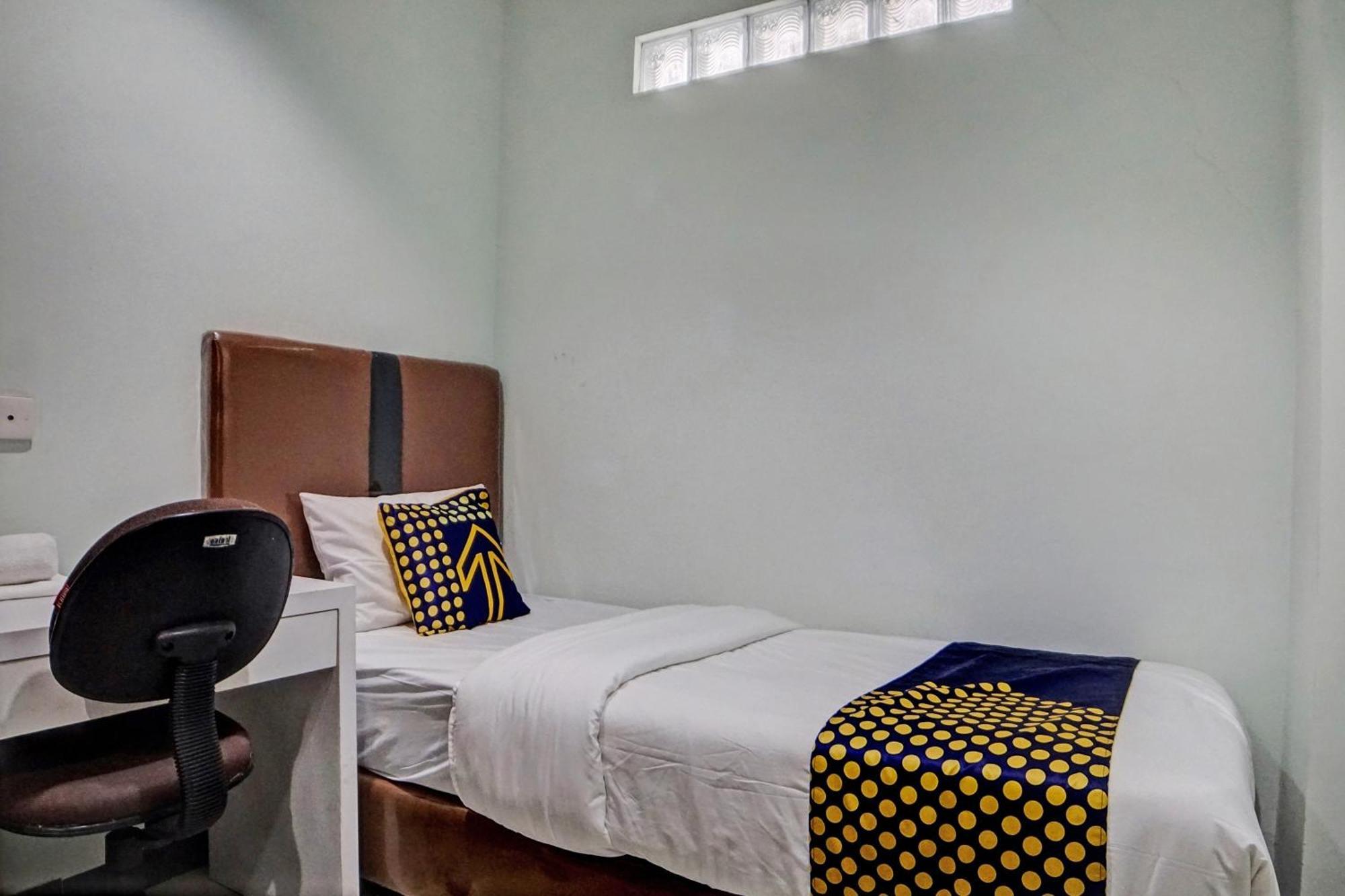 Spot On 92822 Finest House Near Amplas Bus Terminal Medan Extérieur photo
