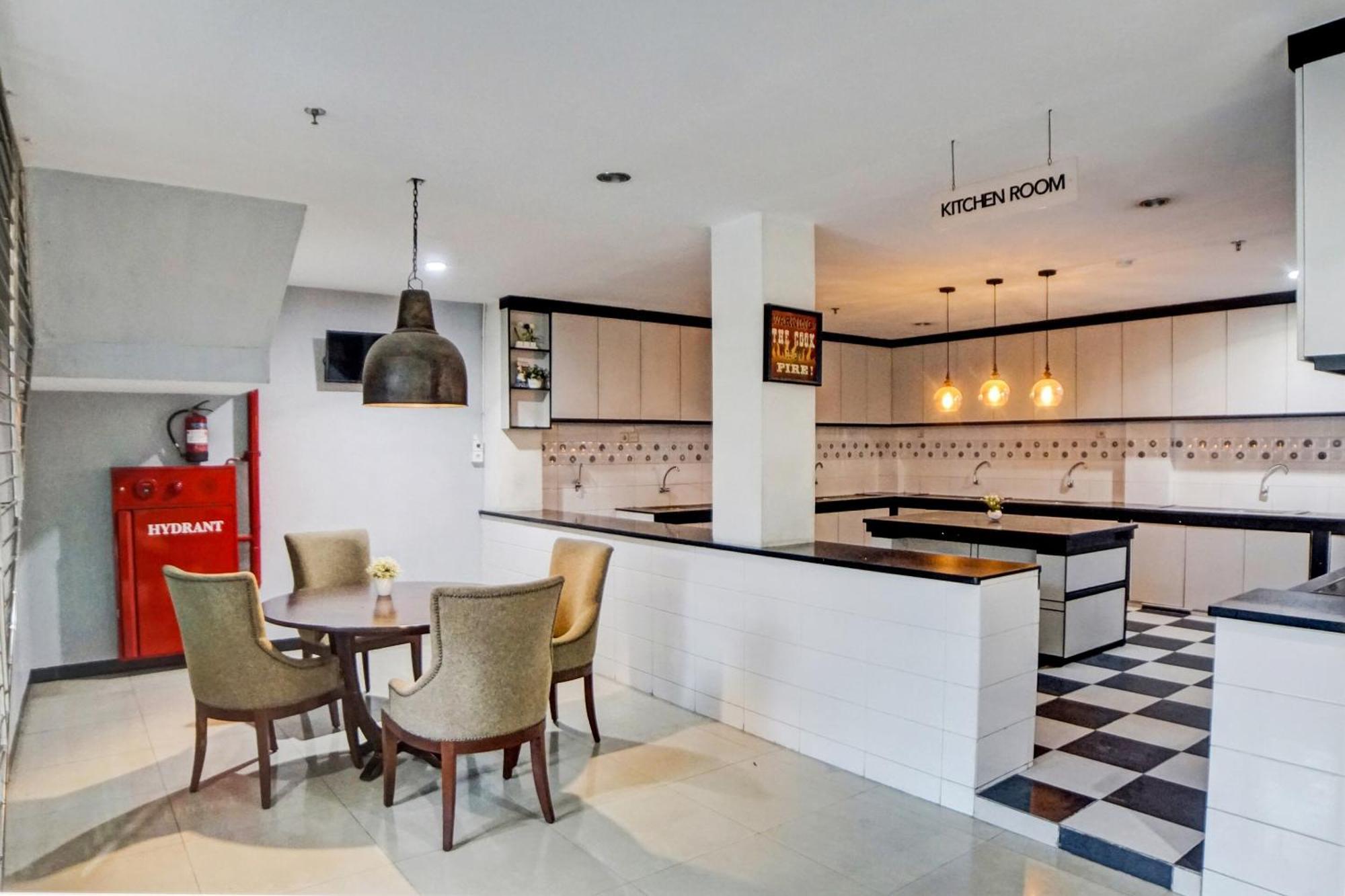 Spot On 92822 Finest House Near Amplas Bus Terminal Medan Extérieur photo
