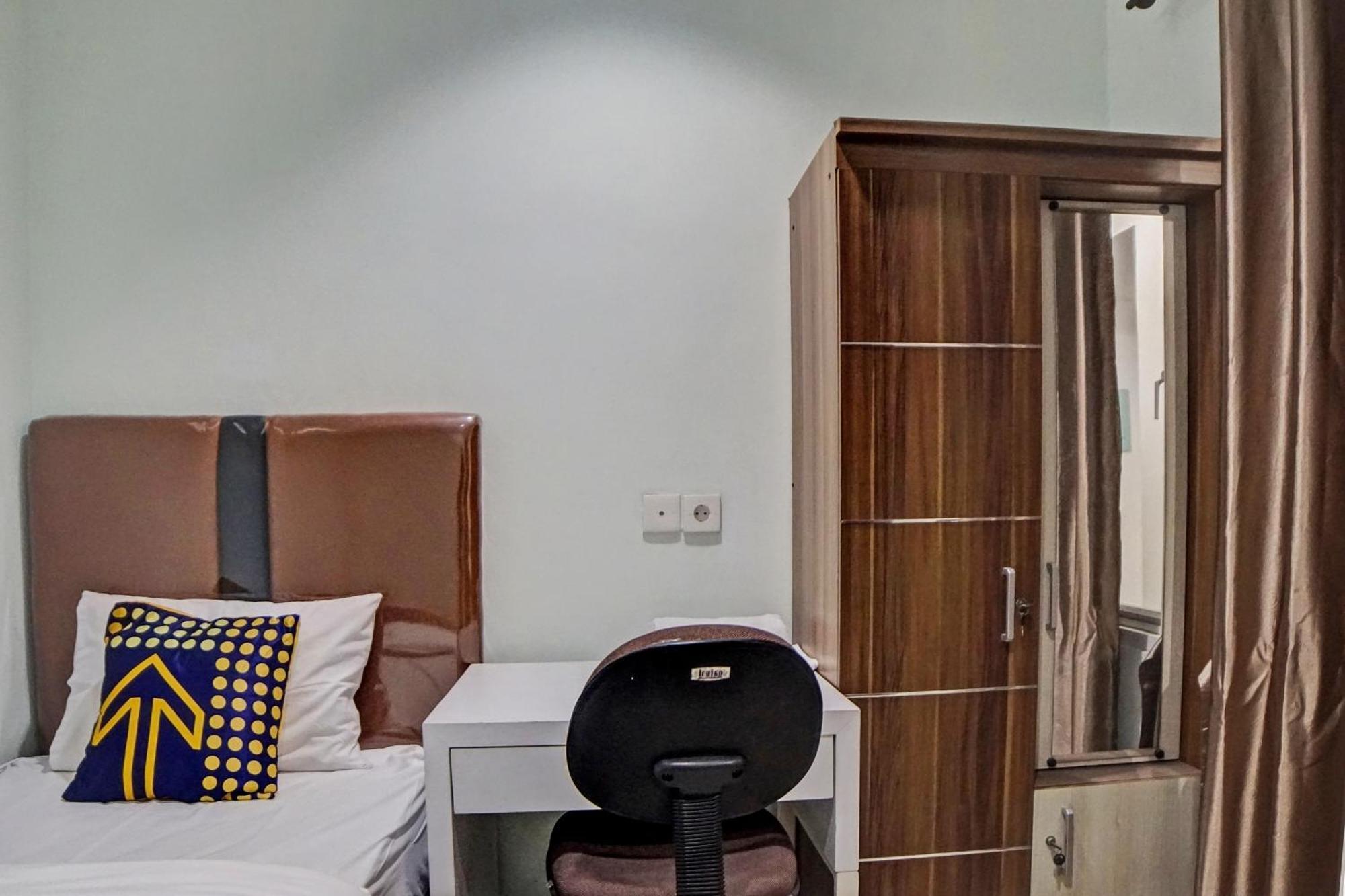 Spot On 92822 Finest House Near Amplas Bus Terminal Medan Extérieur photo
