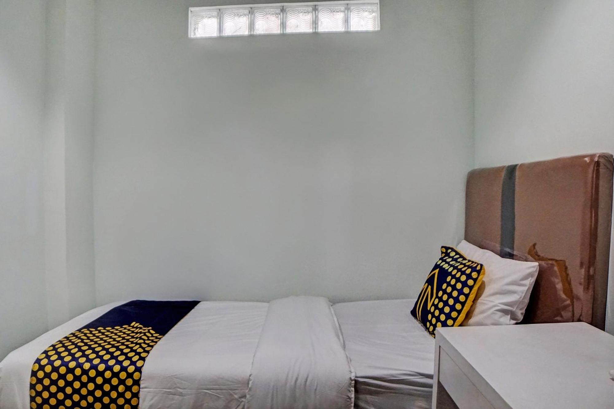 Spot On 92822 Finest House Near Amplas Bus Terminal Medan Extérieur photo